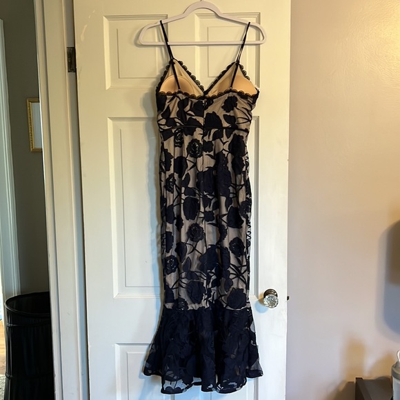 Lulus Alluring Dream Navy Blue Floral Mesh Lace Trumpet Midi Dress Wedding Guest - Picture 2 of 9